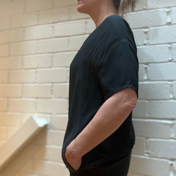 Lovely SILK Wilfred V Neck Blouse Shirt with Pockets - Picture 5 of 6